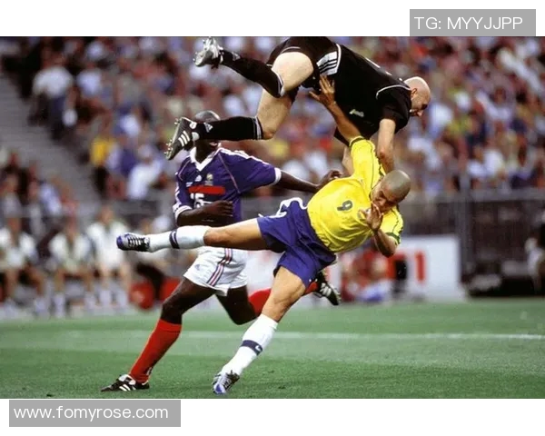 当传奇背影远去足球世界因球星离开而陷入无尽叹息 当传奇背影远去足球世界因球星离开而陷入无尽叹息