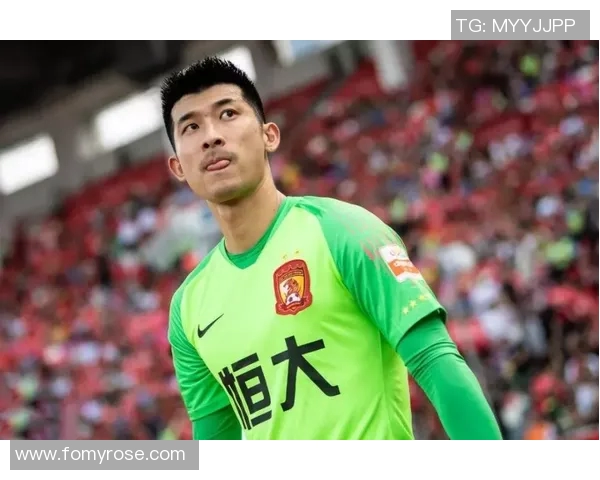 新手购买足球球星卡价格参考及入门建议解析