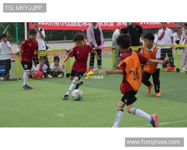 足球星跳:创新玩法引领未来体育新潮流的跨界体验与挑战